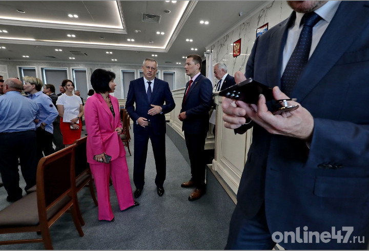 Хорошо поработали: как Александр Дрозденко депутатов Ленобласти на каникулы проводил